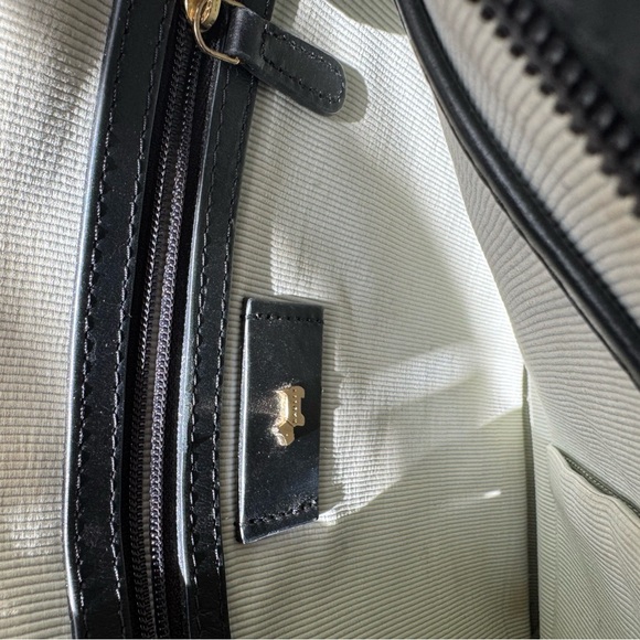 RADLEY LONDON Black Crossbody
with Gold Dog Logo - Picture 9 of 9
